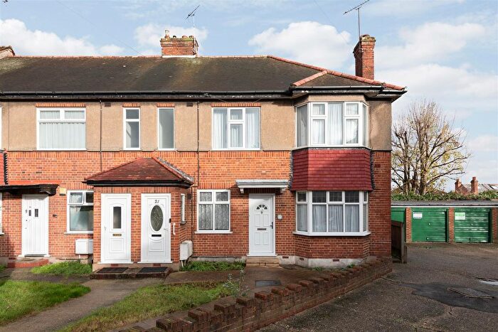 2 Bedroom Maisonette For Sale In Orchid Road, London, N14