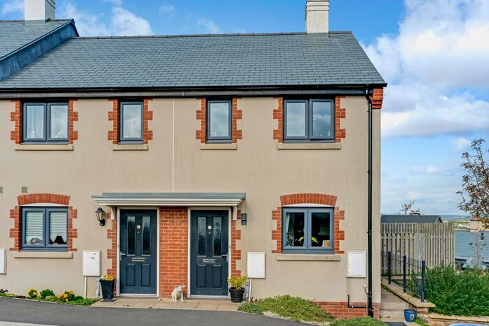 2 Bedroom End Of Terrace House To Rent In Mcilwraith Road, Salcombe, TQ8