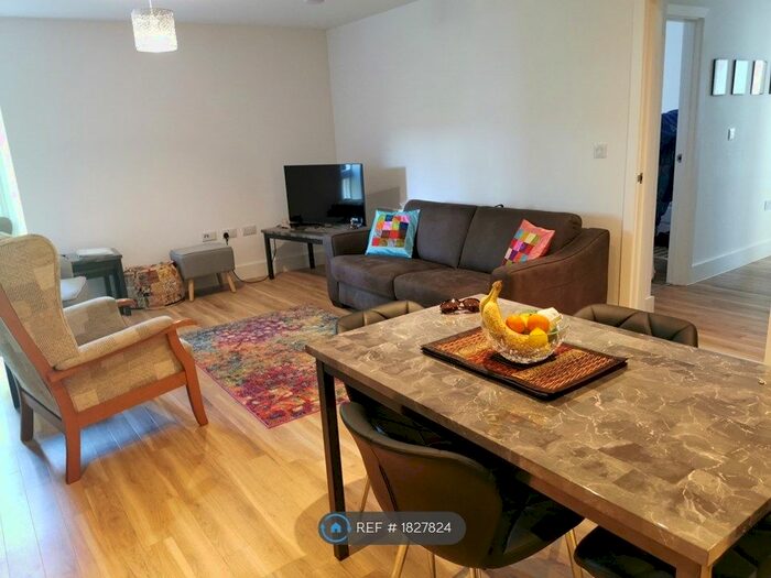 2 Bedroom Flat To Rent In Hills Road, Cambridge, CB2