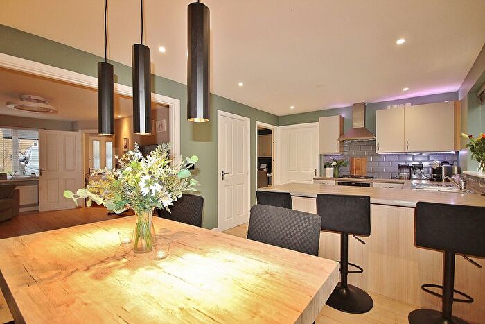 4 Bedroom Detached House For Sale In Townsend Road, Witney, OX29