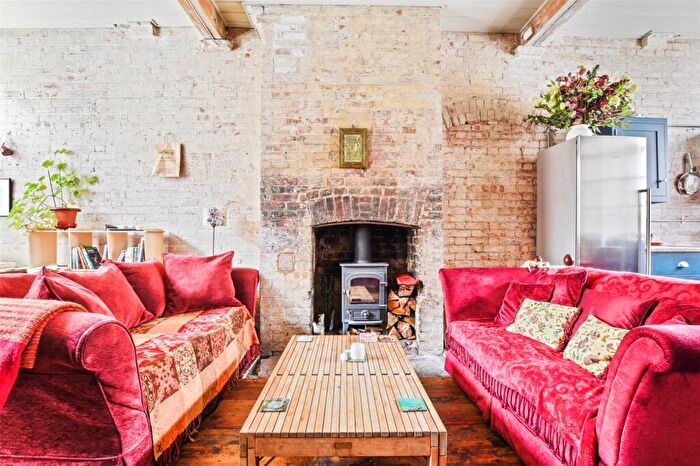Flat To Rent In Calvin Street, Spitalfields, London, E1