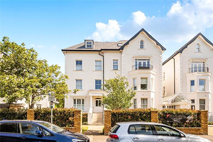 3 Bedroom Flat For Sale In Oak Hill Road, Surbiton, KT6