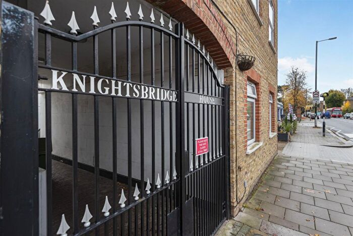 1 Bedroom Flat For Sale In Hampton Road, Twickenham, TW2