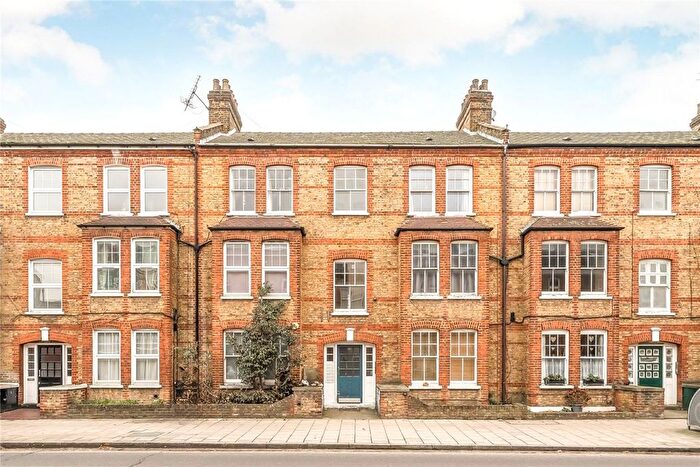 2 Bedroom Flat For Sale In Queenstown Road, London, SW8