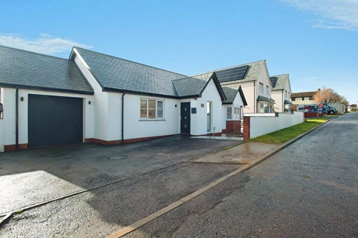 3 Bedroom Detached Bungalow For Sale In Long Park Drive, Bradworthy, EX22