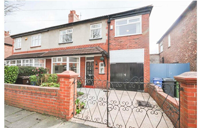 4 Bedroom Semi-Detached House To Rent In Ash Road, Denton, M34