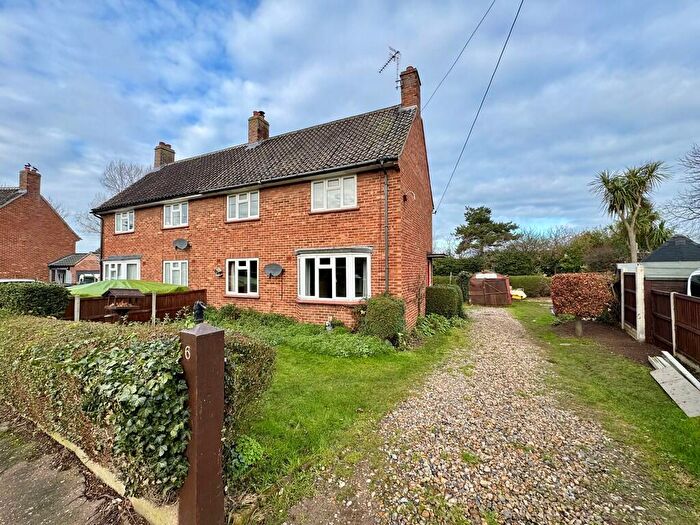 3 Bedroom Semi-Detached House For Sale In Queens Close, Blakeney, NR25