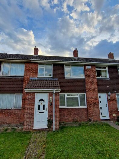 3 Bedroom Property To Rent In The Laurels, Mangotsfield, Bristol, BS16