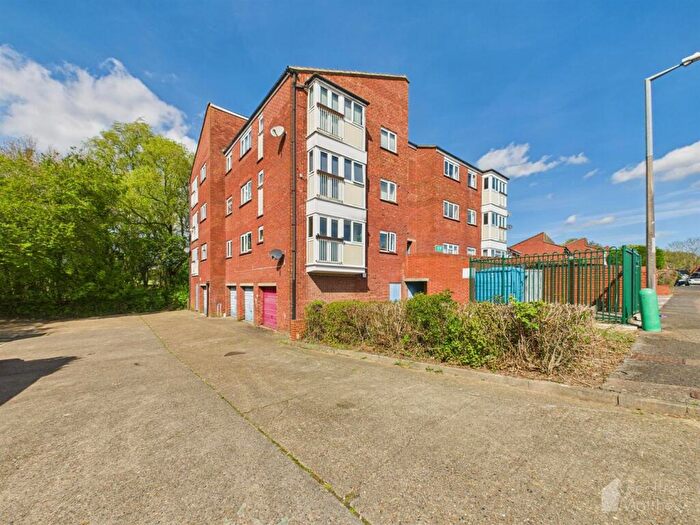 2 Bedroom Flat For Sale In Red Willow, Harlow, CM19