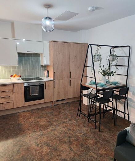 3 Bedroom Flat To Rent In Bath Road Motorcycles, Bath Road, Bristol, BS4