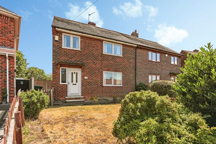 3 Bedroom Semi-Detached House For Sale In Thorntree Avenue, Crofton, Wakefield, WF4