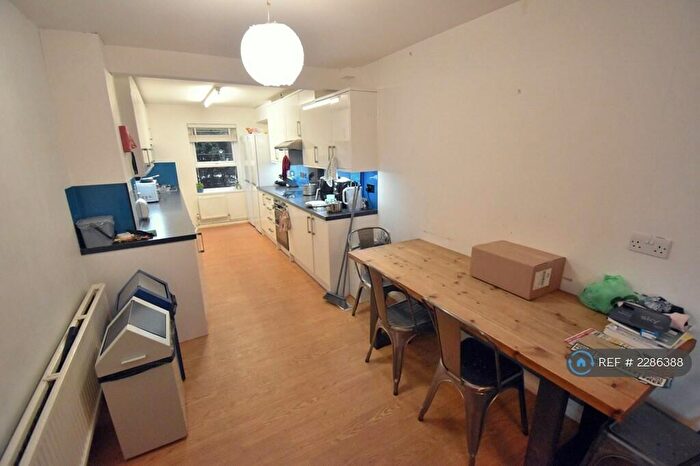 6 Bedroom Terraced House To Rent In Hillside Court, Reading, RG1