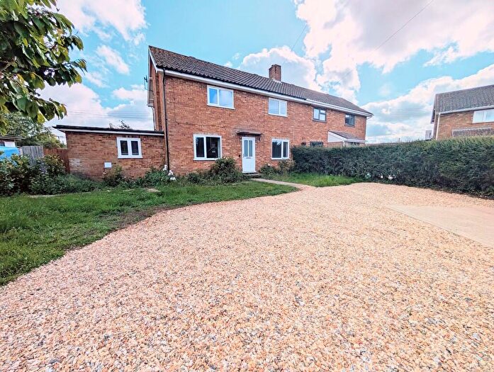 3 Bedroom Semi Detached House For Sale In Abbots Close, Denham, IP29