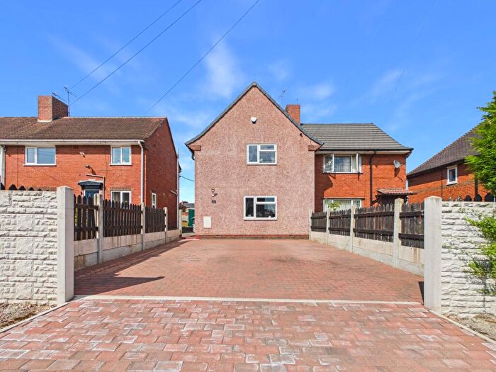 3 Bedroom Semi-Detached House For Sale In Queen Street, Clay Cross, S45