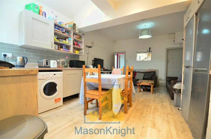 6 Bedroom Terraced House To Rent In Katie Road, Selly Oak, Birmingham, B29