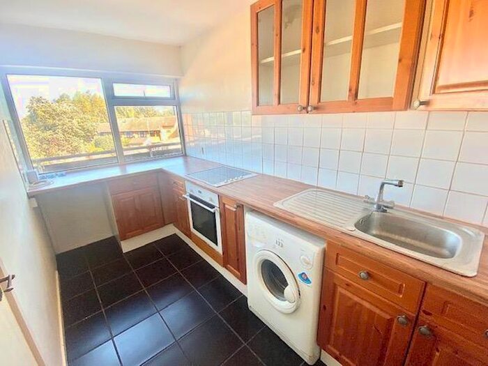 2 Bedroom Flat To Rent In Hunters Way, Brixworth, Northampton, NN6