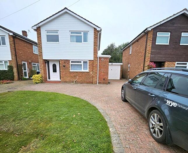 3 Bedroom House To Rent In Woodlands Drive, Naphill, HP14