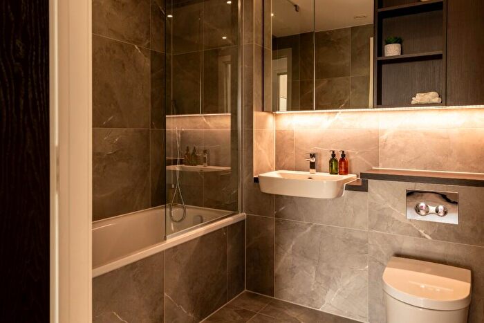 3 Bedroom Flat To Rent In Flat, Mitre Yard, Waterway House, Scrubs Lane, London, NW10