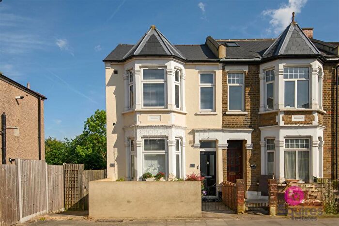 2 Bedroom Flat To Rent In Squires Lane, Finchley, N3