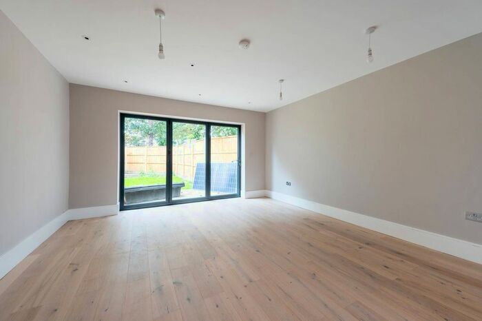 3 Bedroom Semi-Detached House To Rent In Rookwood Avenue, New Malden KT3