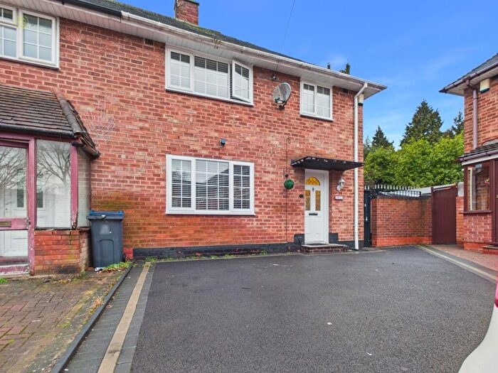 3 Bedroom End Of Terrace House For Sale In Farmoor Grove, Birmingham, B34