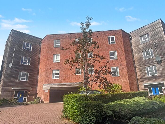 2 Bedroom Flat To Rent In Furze Court, Exeter, EX4