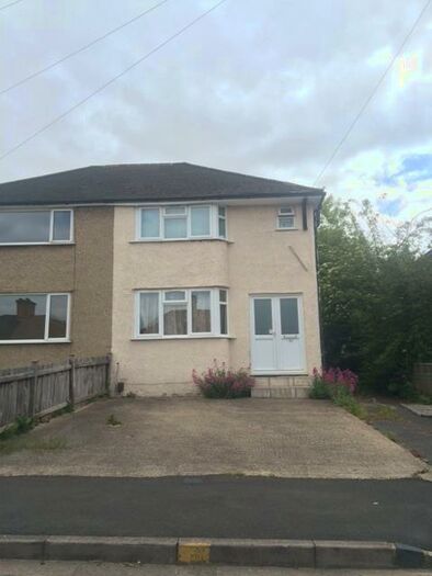 4 Bedroom Semi-Detached House To Rent In Derwent Avenue, Hmo Ready Sharers, OX3