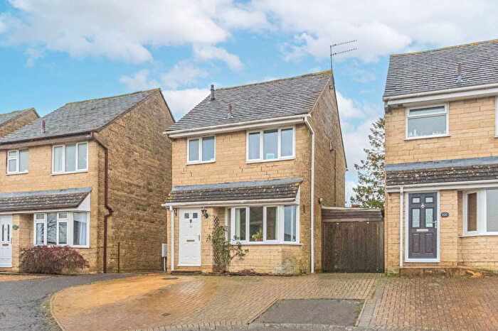 3 Bedroom Detached House For Sale In Longtree Close, Tetbury, GL8