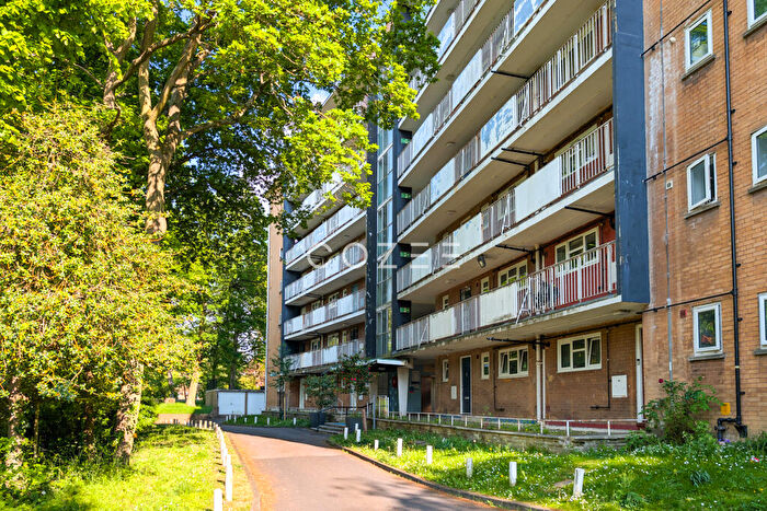 3 Bedroom Flat To Rent In Countisbury House, SE26