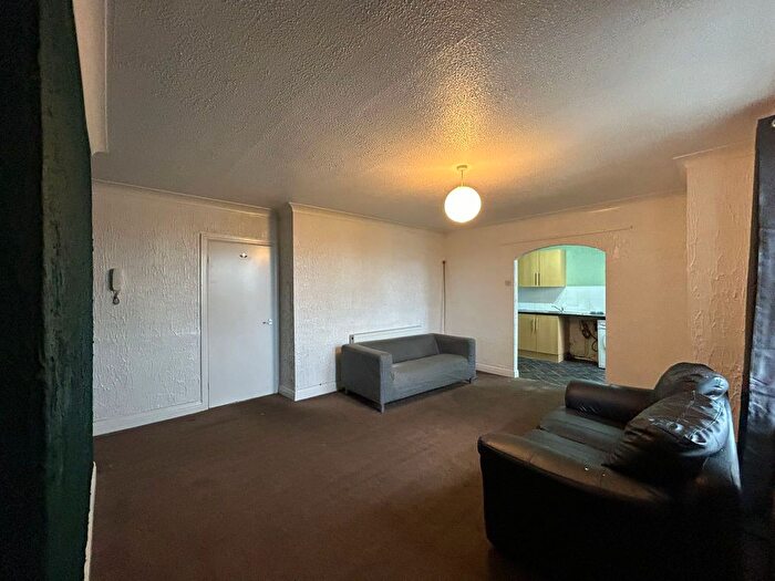 2 Bedroom Flat To Rent In Swinley Road, Wigan, WN1