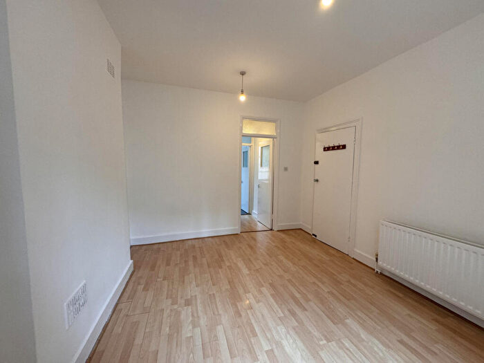 1 Bedroom Apartment To Rent In Annette Road, London, N7