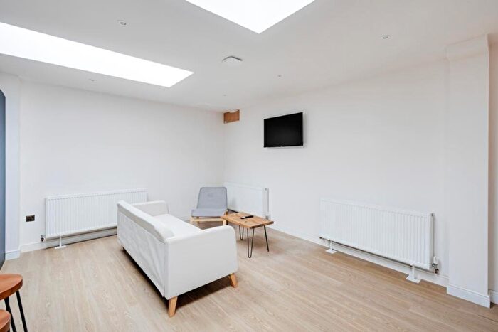 3 Bedroom Flat To Rent In Church Road Lawrence Hill, Bristol, BS5