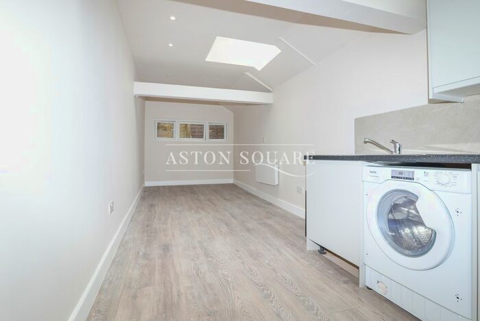 Studio To Rent In Devonshire Road, London, NW7