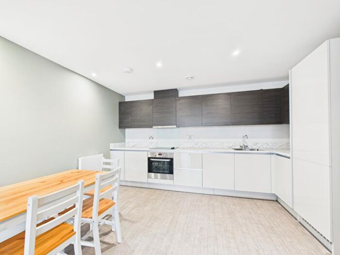 2 Bedroom Apartment To Rent In Stoke Road, Slough, Berkshire, SL2