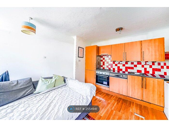 2 Bedroom Flat To Rent In Deptford High Street, London, SE8