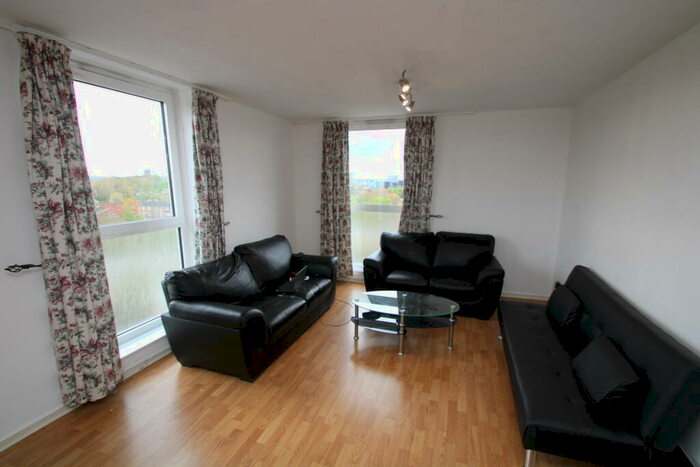 3 Bedroom Apartment To Rent In Maybourne Grange, Croydon, CR0