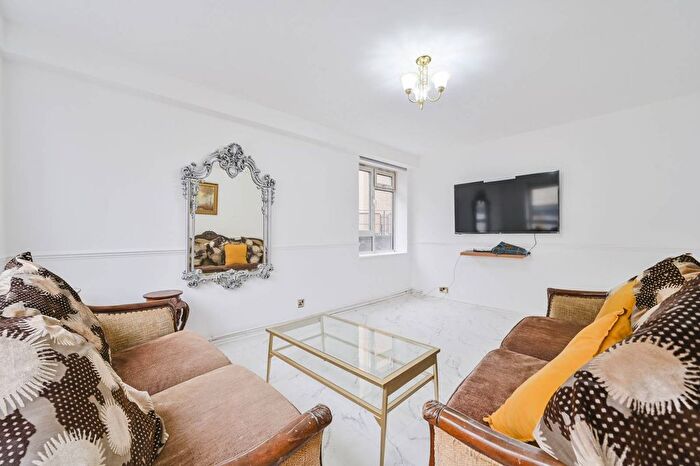 3 Bedroom Flat To Rent In Chapel Street, Marylebone, London, NW1
