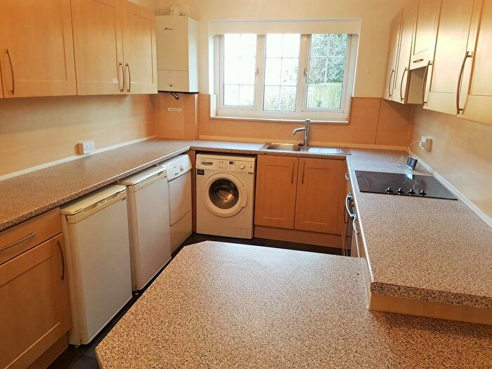 2 Bedroom Maisonette To Rent In Belmont Close, Cockfosters, EN4