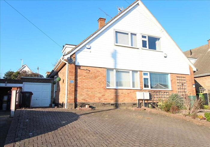 2 Bedroom House To Rent In Russet Way, Hockley, SS5