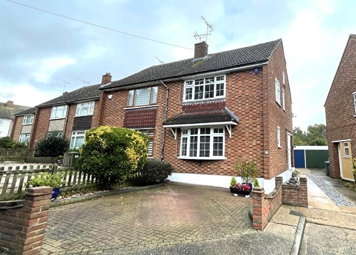 4 Bedroom Semi-Detached House For Sale In South Hill Crescent, SS17