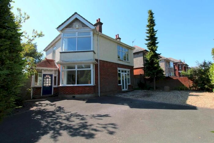 4 Bedroom Detached House To Rent In Charminster Avenue, Bournemouth, BH9