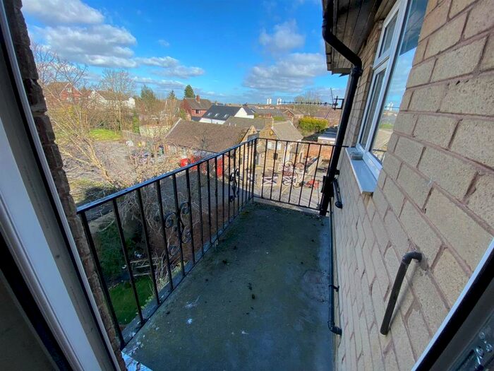 2 Bedroom Flat To Rent In Backmoor Road, Sheffield, S8