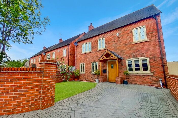 4 Bedroom Detached House To Rent In Peel Place, Burton-On-Trent, Staffordshire, DE13
