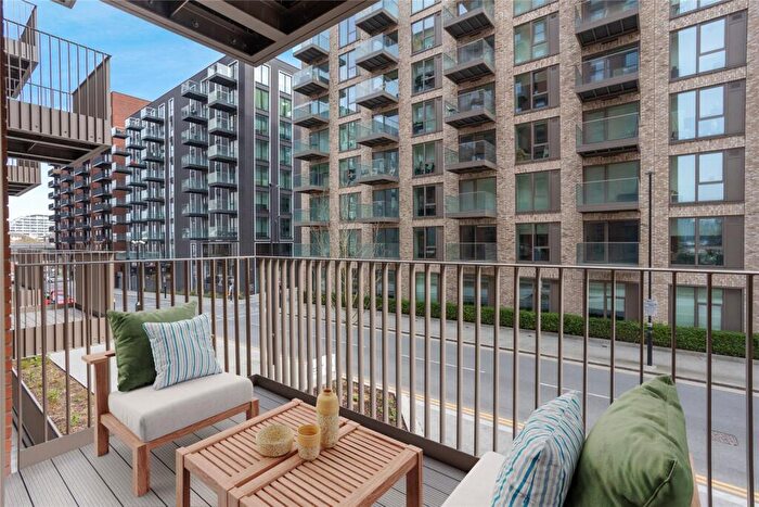 1 Bedroom Flat For Sale In Royal Crest Avenue, London, E16