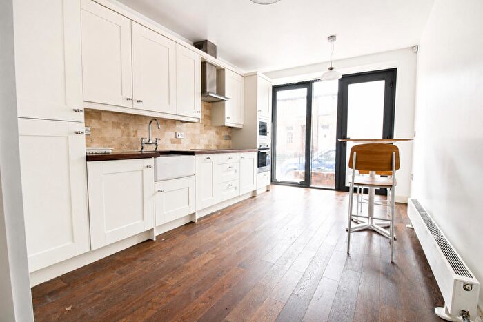 2 Bedroom Terraced House To Rent In Trickett Road, Sheffield, S6