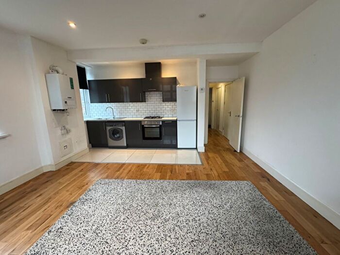 3 Bedroom Flat To Rent In Selhurst New Road, London, SE25