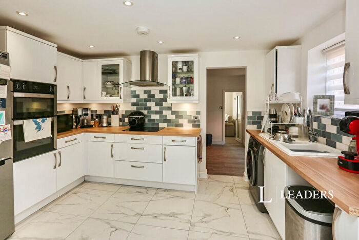 4 Bedroom House To Rent In New Road, Netley Abbey, Southampton, SO31