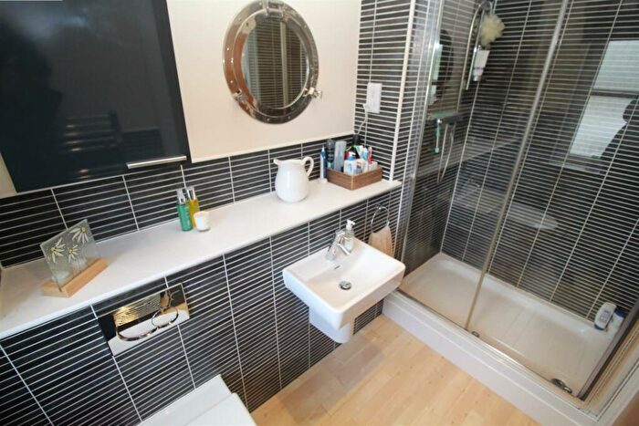 2 Bedroom Flat For Sale In Cromarty Grove, Inverkip, PA16