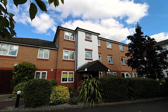 1 Bedroom Flat For Sale In Oakleigh Close, Swanley, BR8