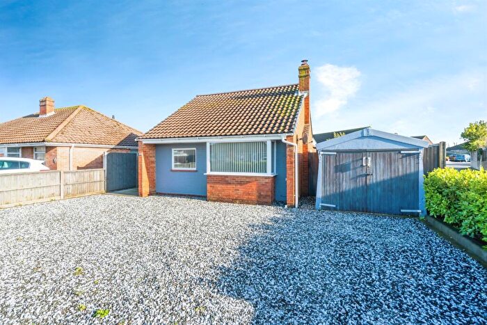 2 Bedroom Detached Bungalow For Sale In Mansfield Road, Bognor Regis, PO22